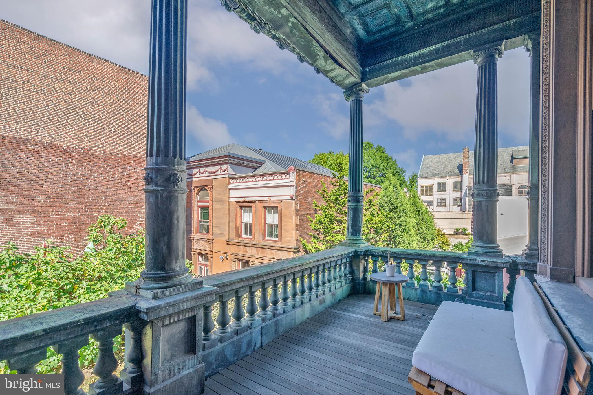 2201-5 Green St