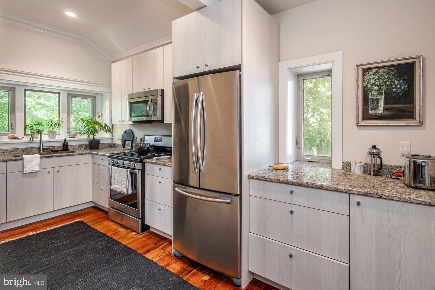 143 W WALNUT LN #2B