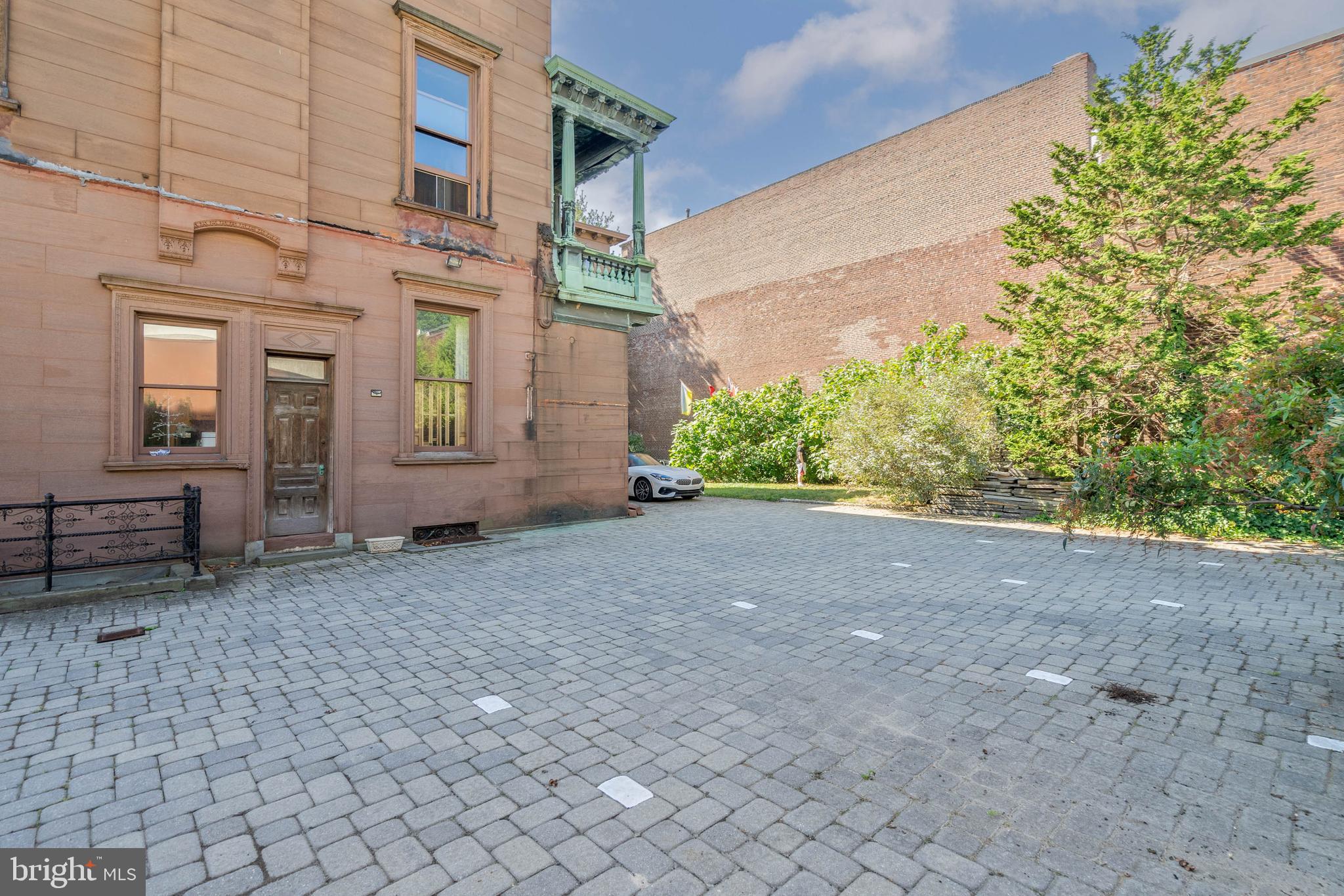 2201-5 Green St