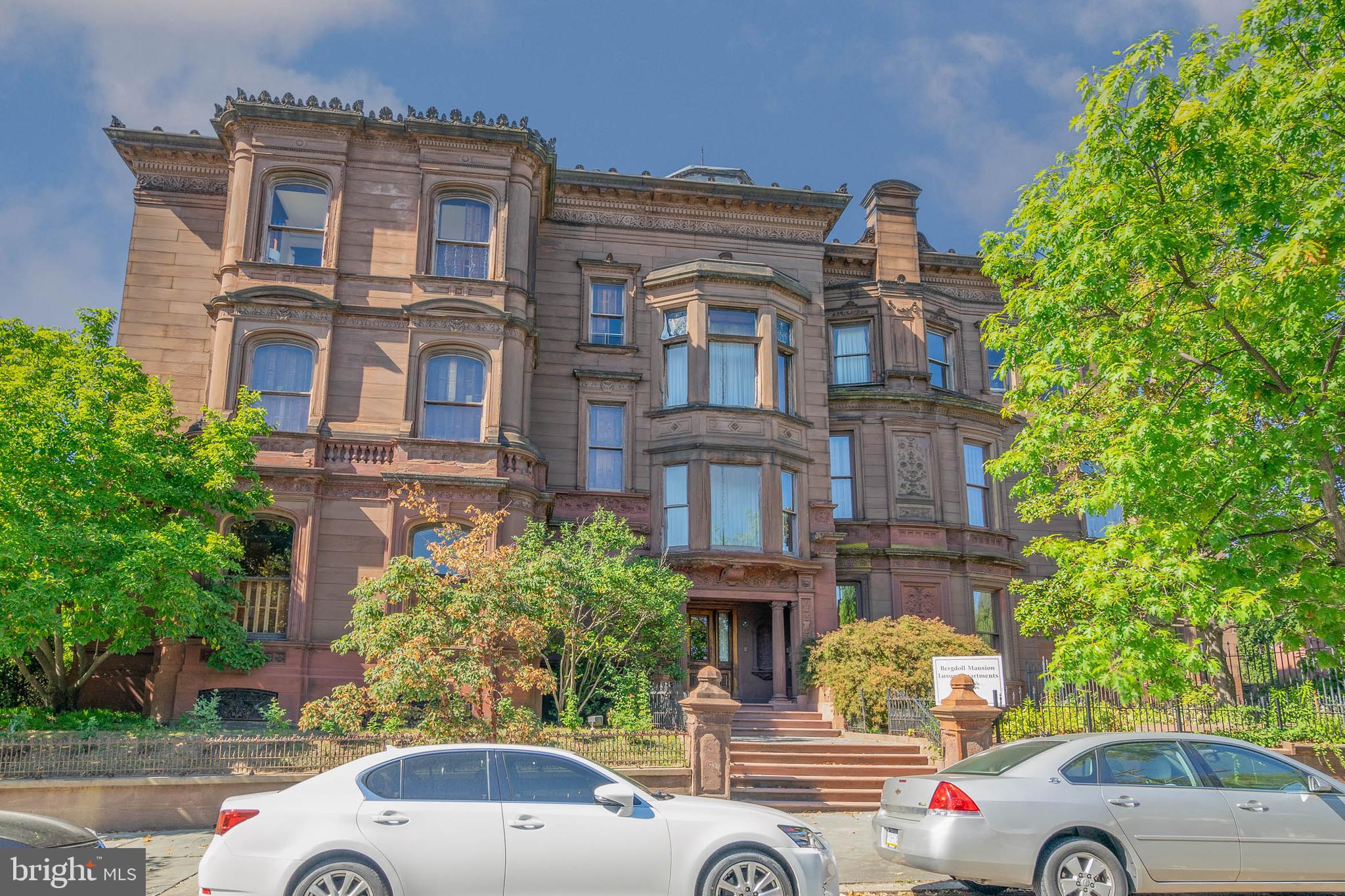2201-5 Green St