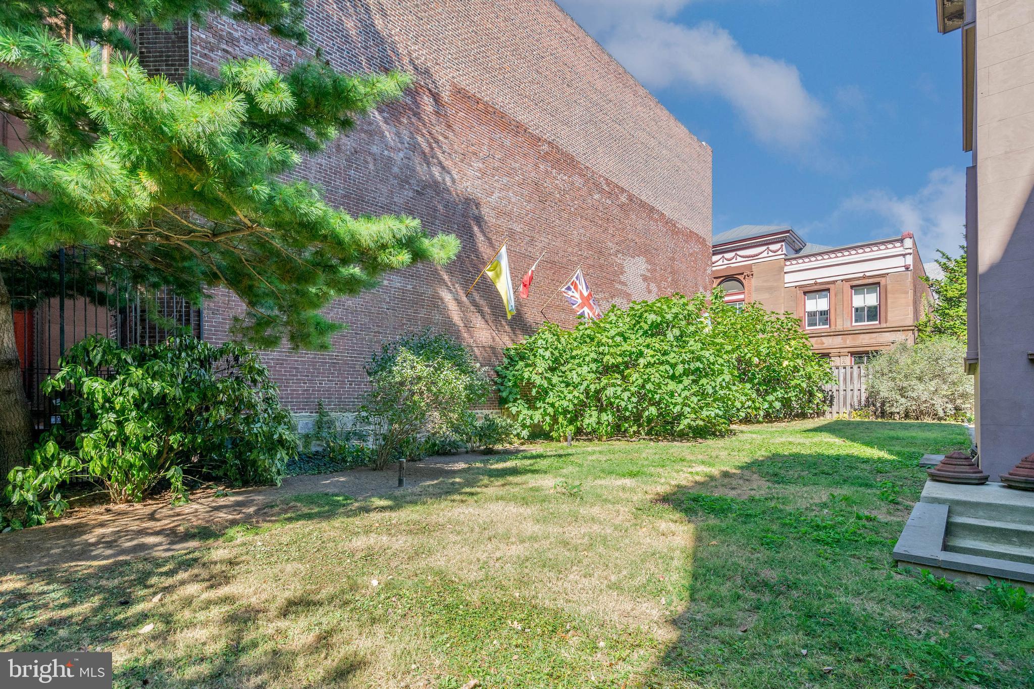 2201-5 Green St
