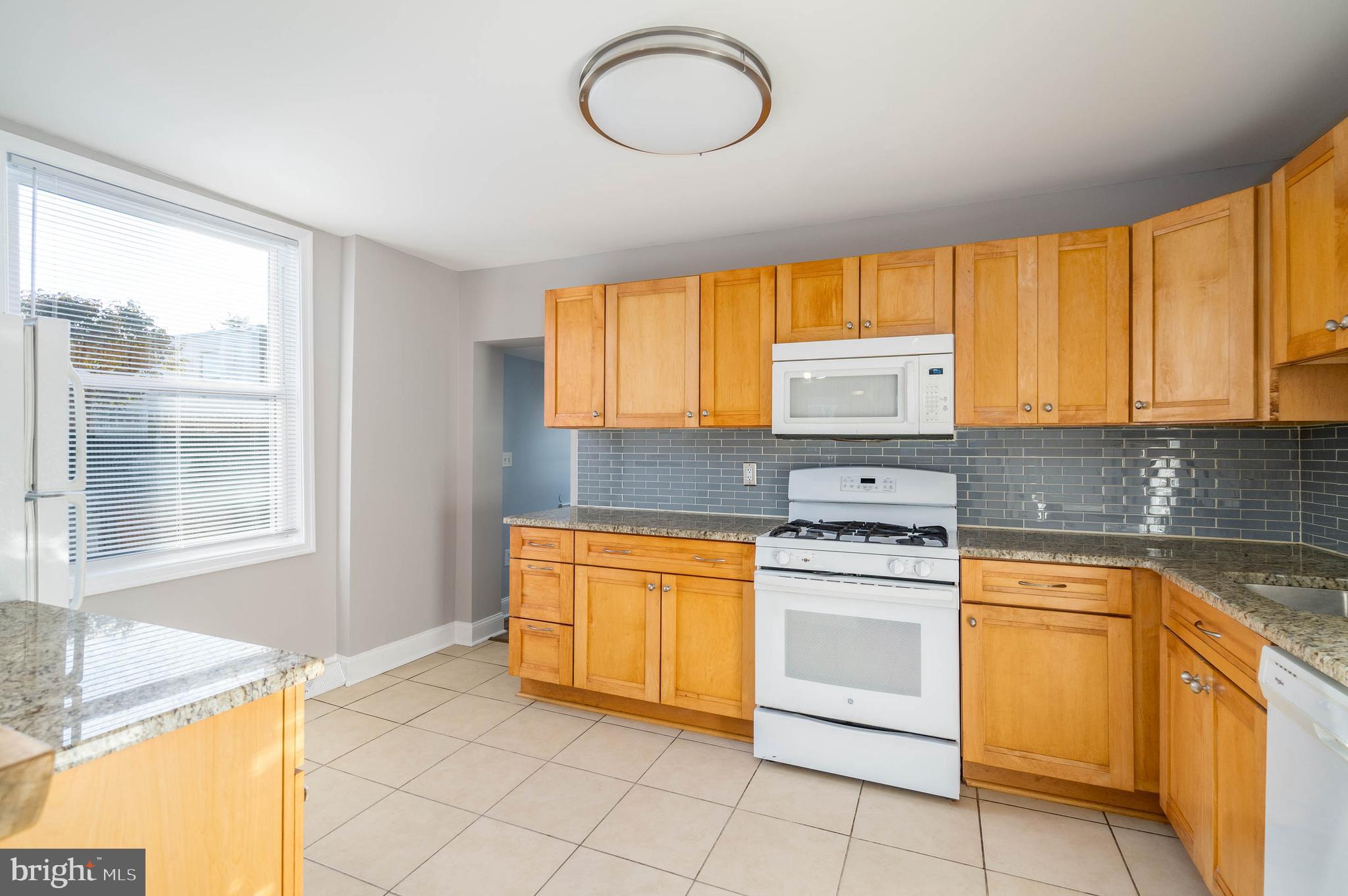3348-50 Mercer St