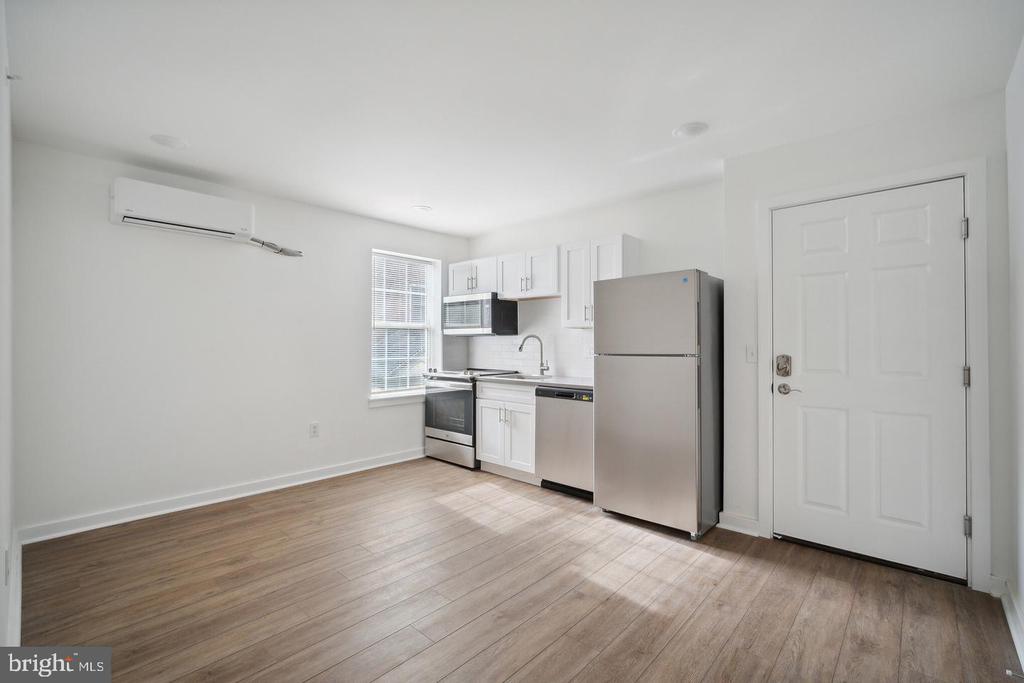 407 S 42ND ST #1F