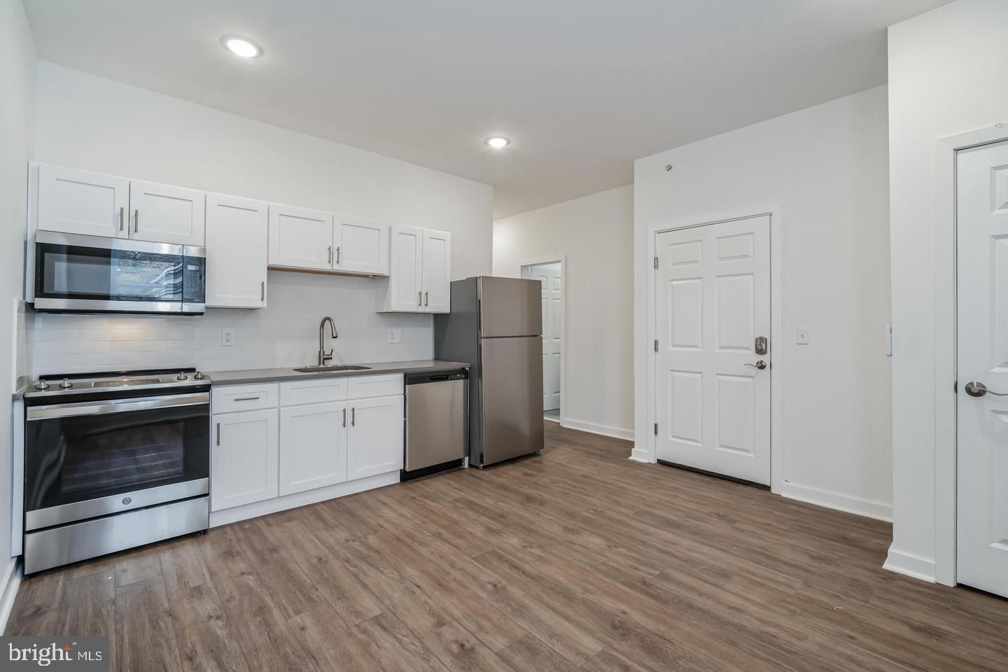 407 S 42ND ST #1F
