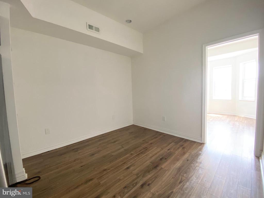 2053 SNYDER AVE #2