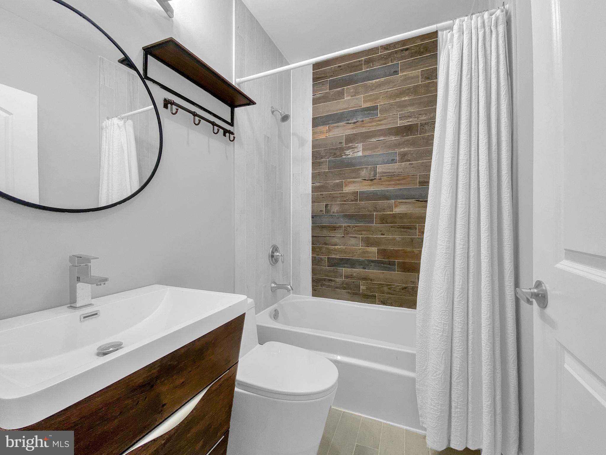 991 N MARSHALL ST #B