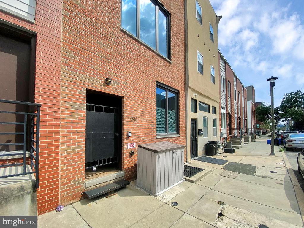 991 N MARSHALL ST #B