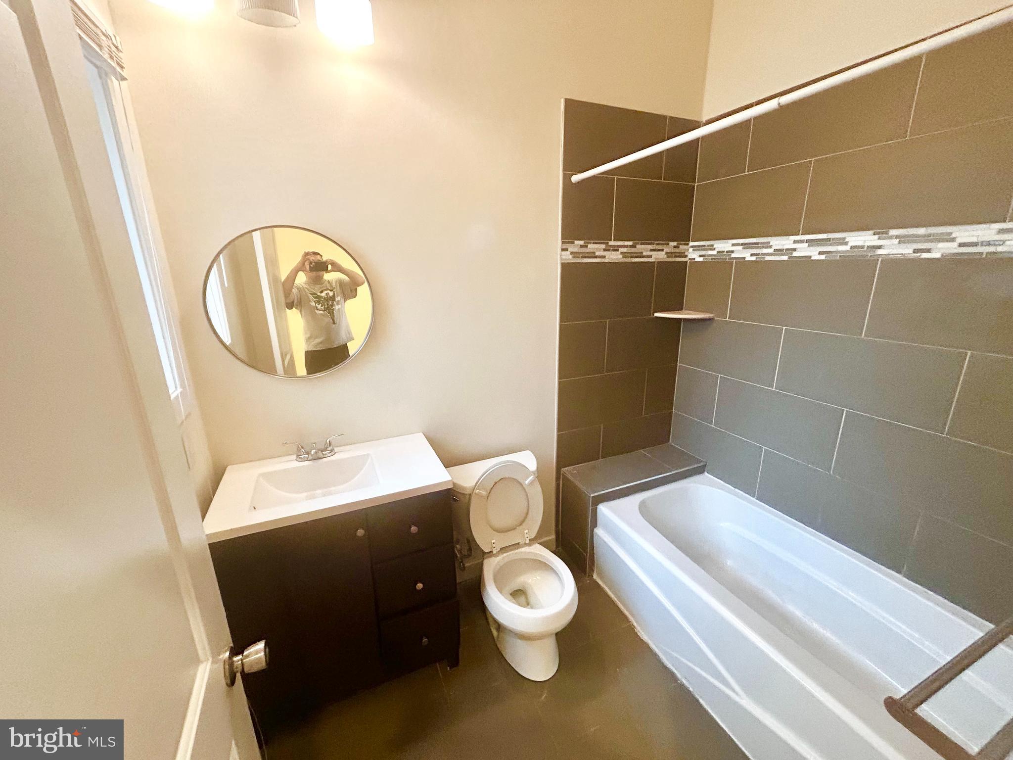 1818 W GIRARD AVE #A