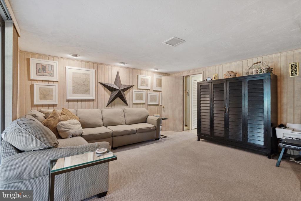 1107 Solly Pl