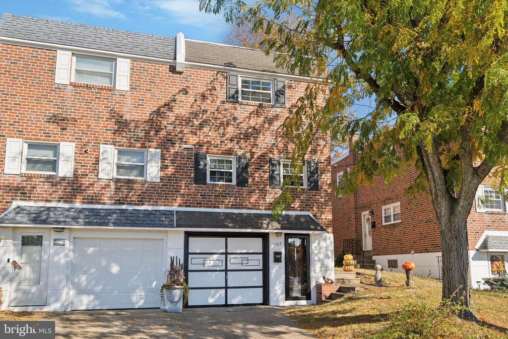 1107 Solly Pl