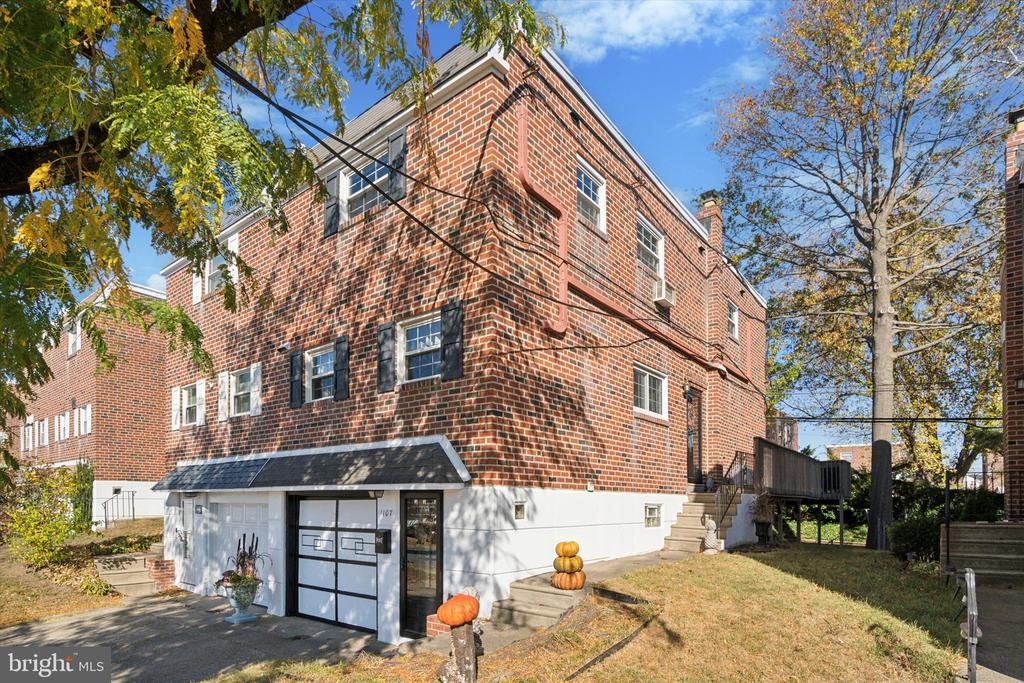 1107 Solly Pl