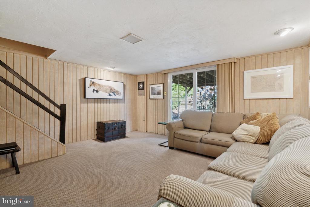 1107 Solly Pl