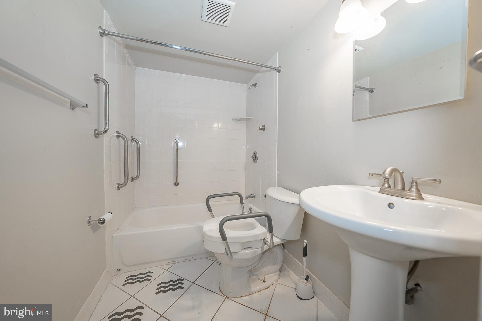 1901 John F Kennedy Blvd #2305