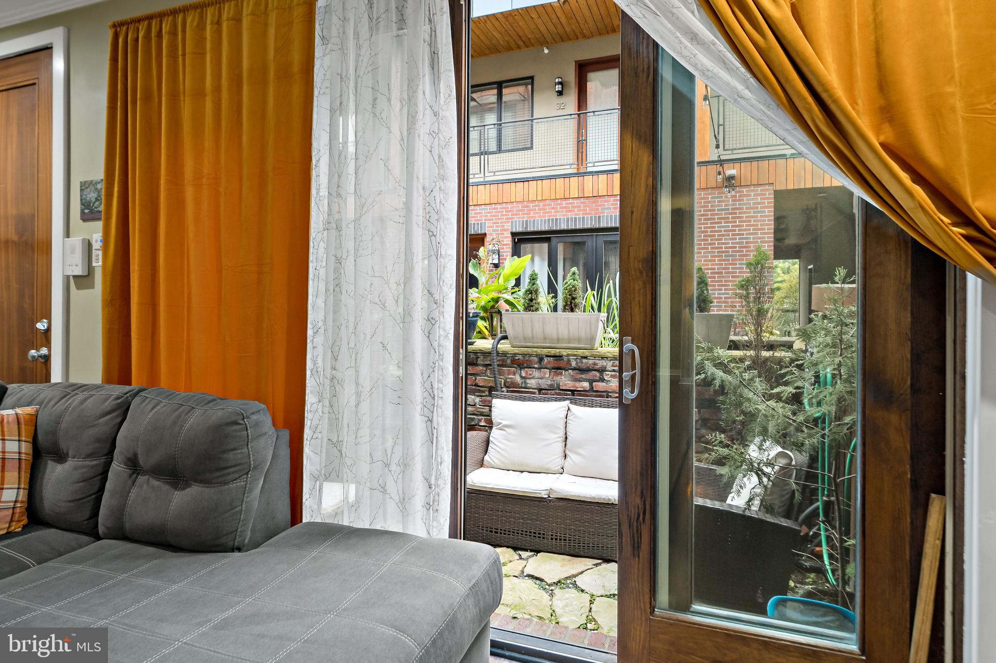 1247 E COLUMBIA AVE #5