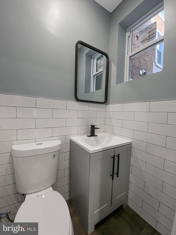 4827 N Warnock St