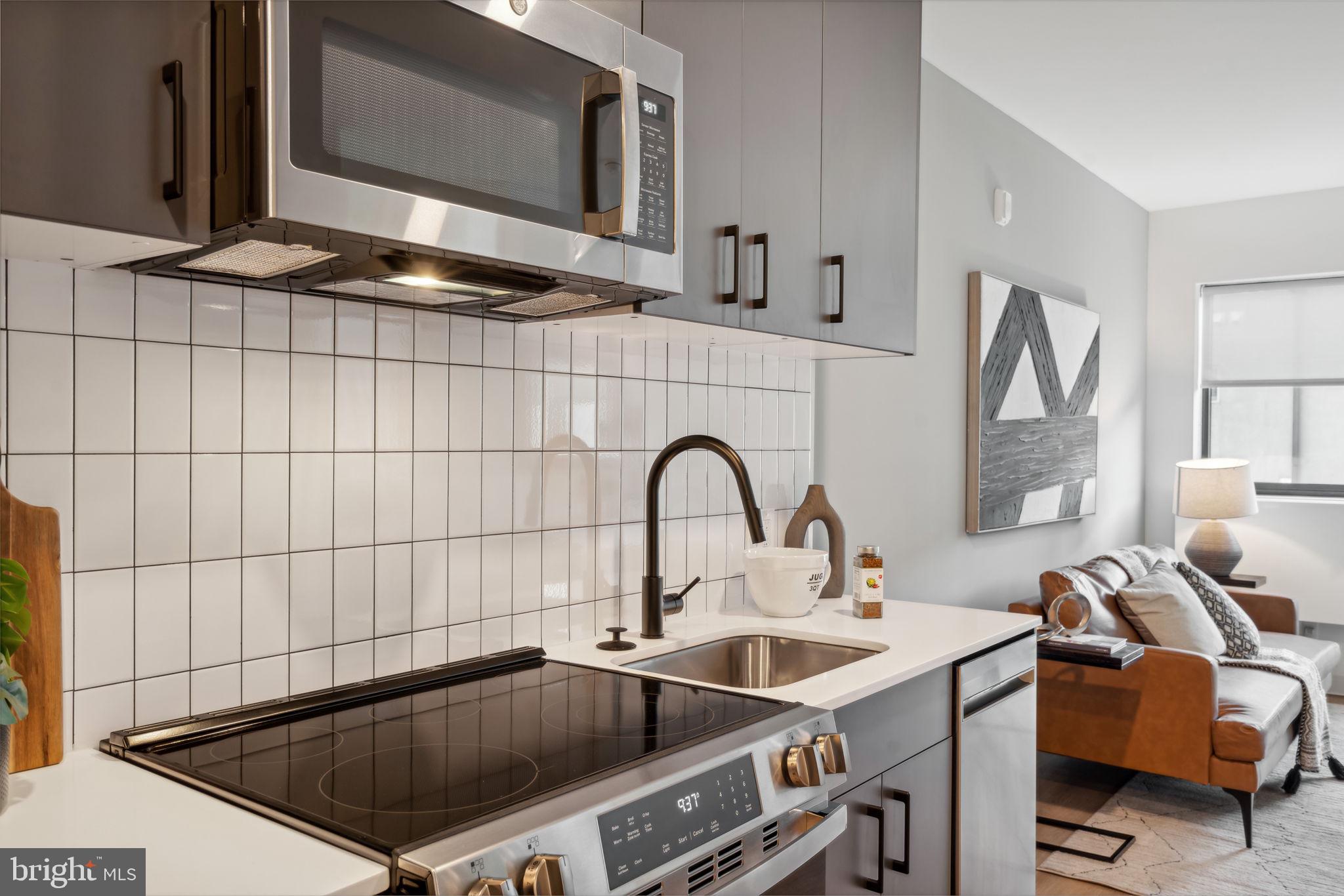 1108-20 N FRONT ST #203