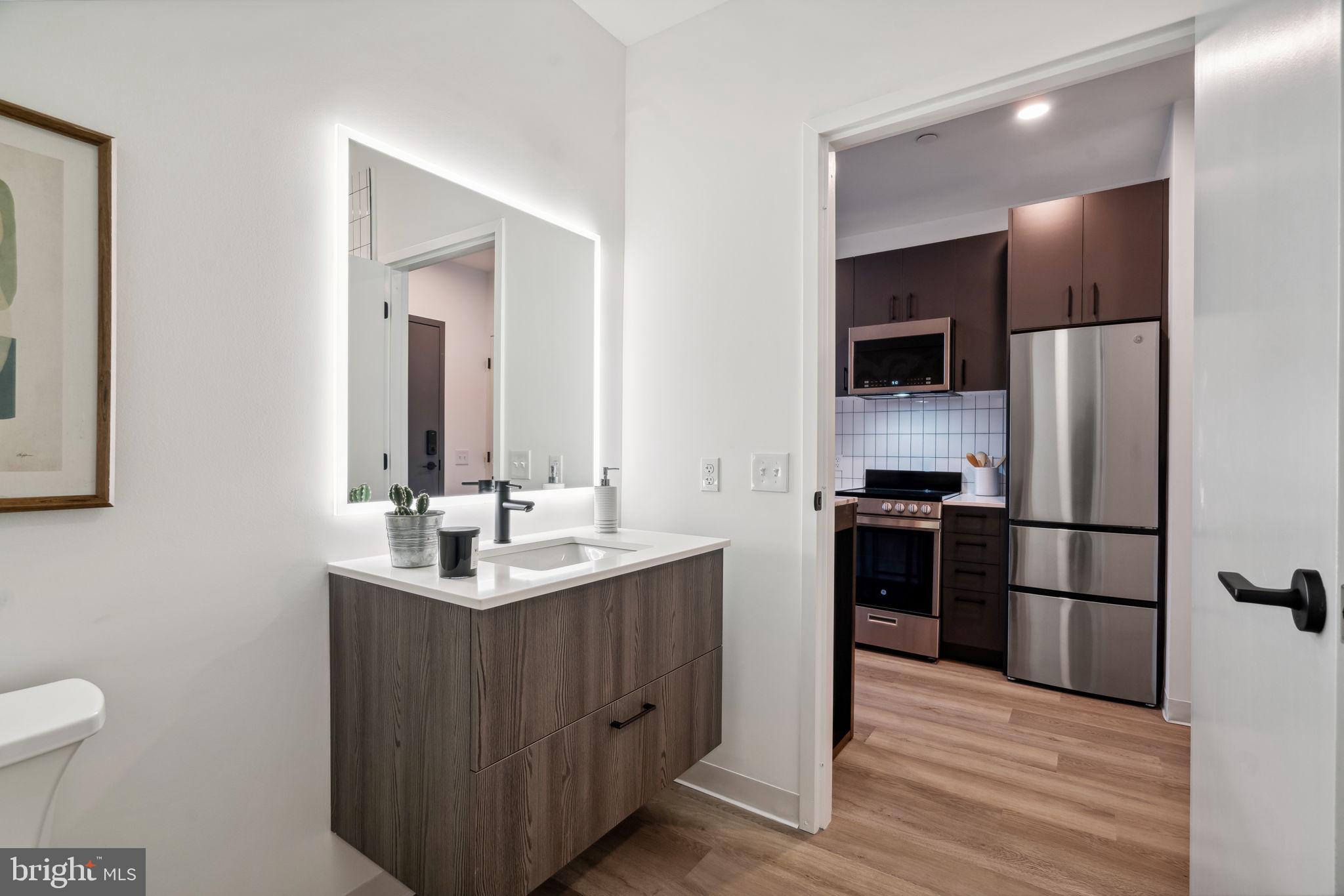 1108-20 N FRONT ST #203