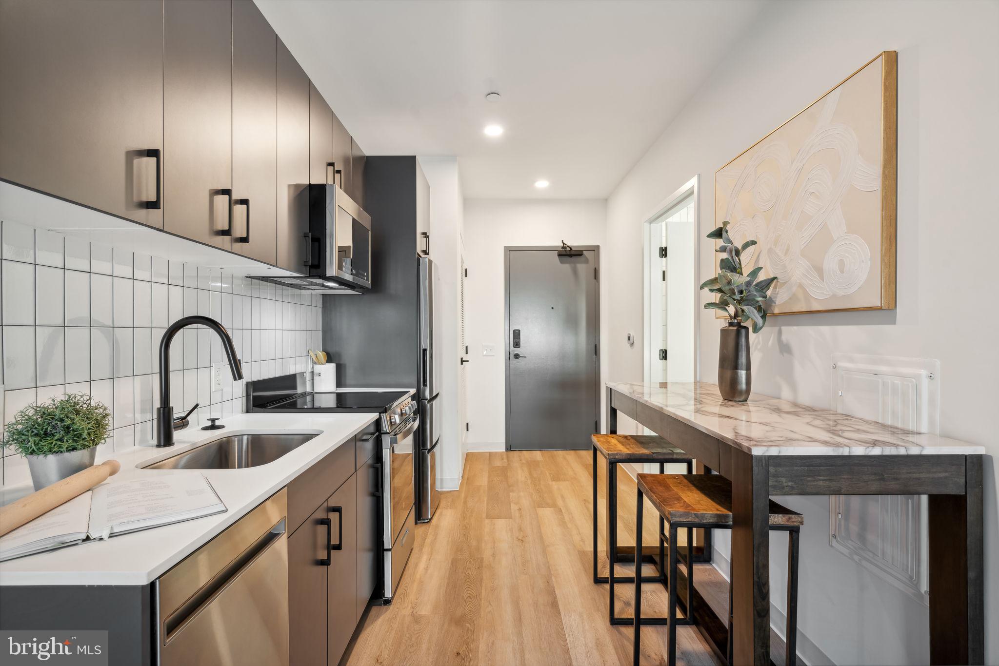 1108-20 N FRONT ST #203