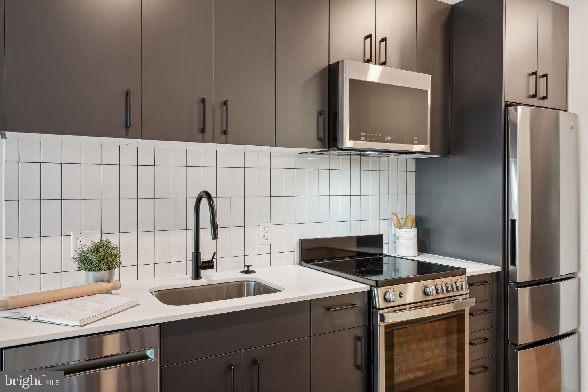 1108-20 N FRONT ST #203