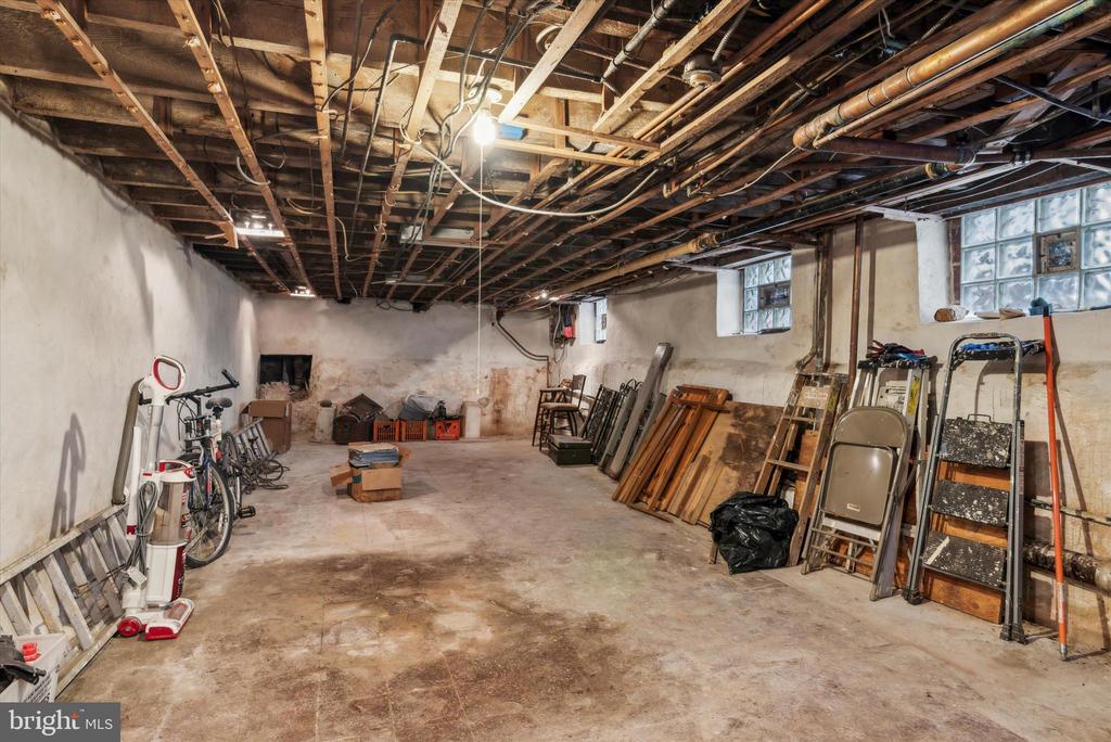 150 W Sharpnack St