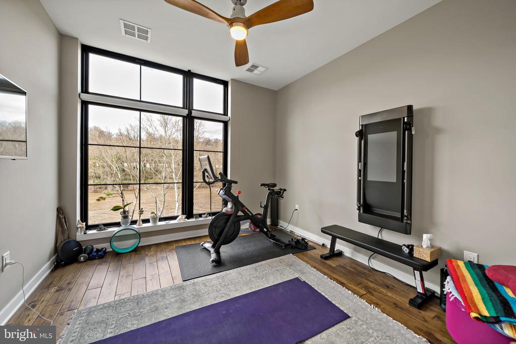 4529 Riverside Way