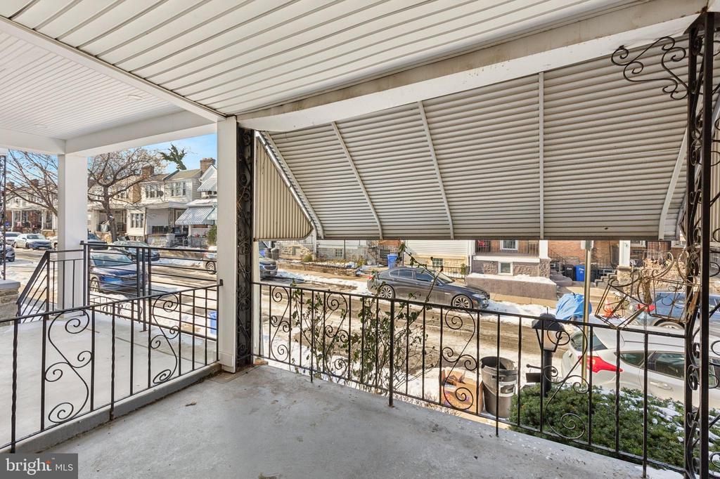 68 E Montana St