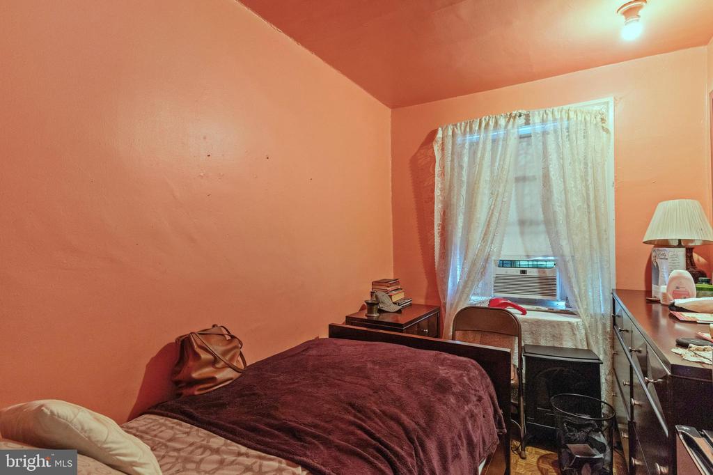 68 E Montana St