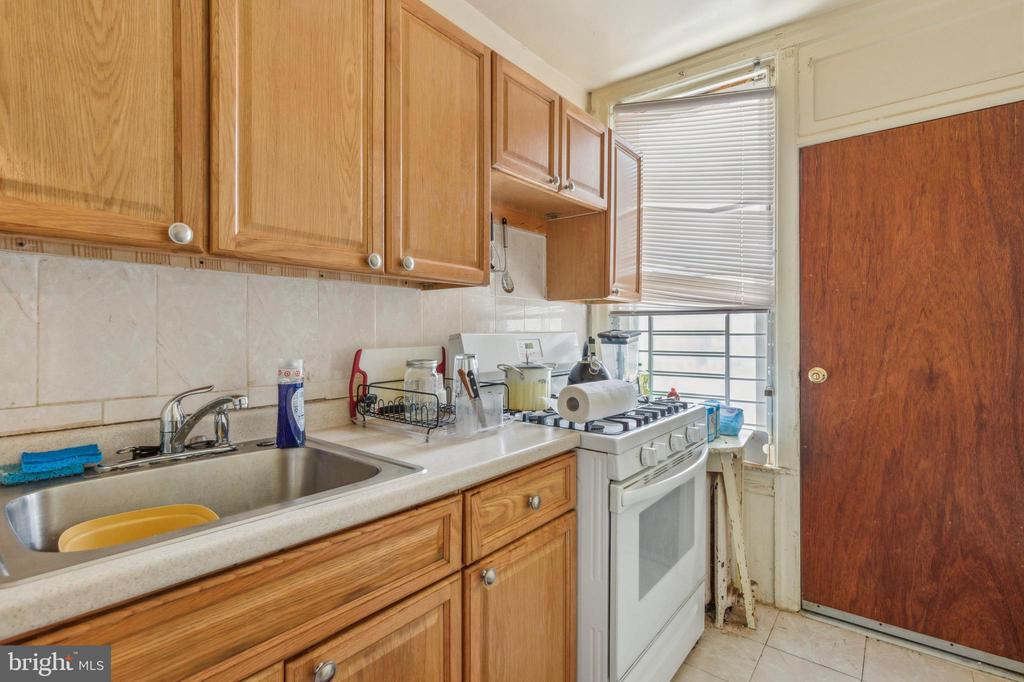 68 E Montana St