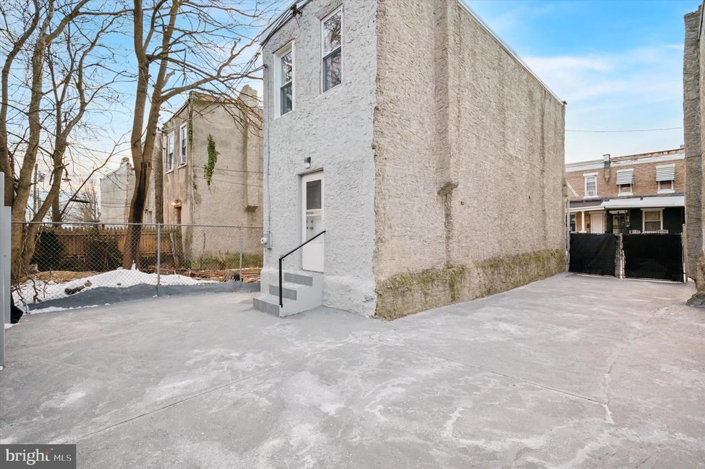215 N Alden St