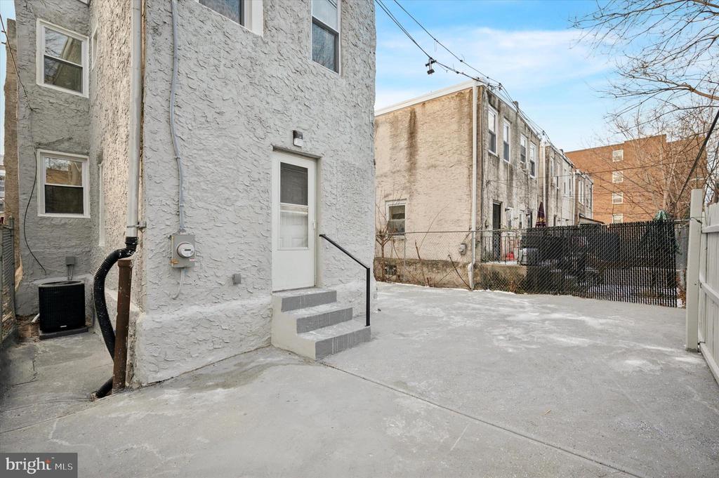 215 N Alden St