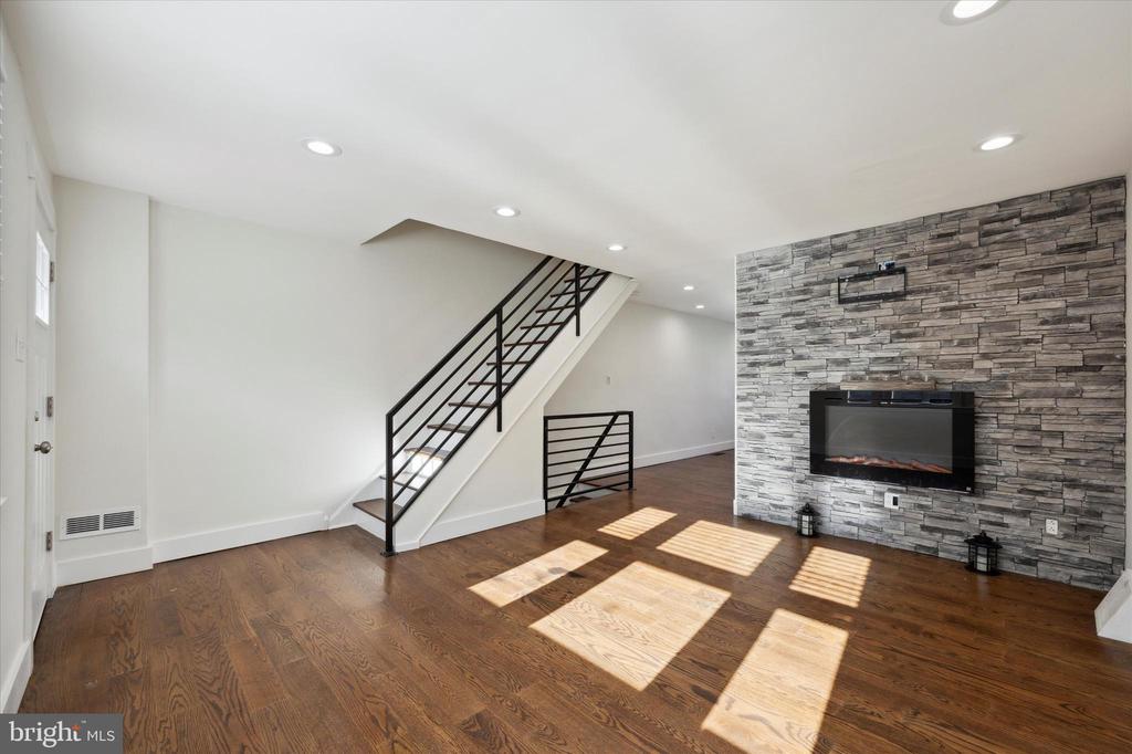 348 KRAMS AVE