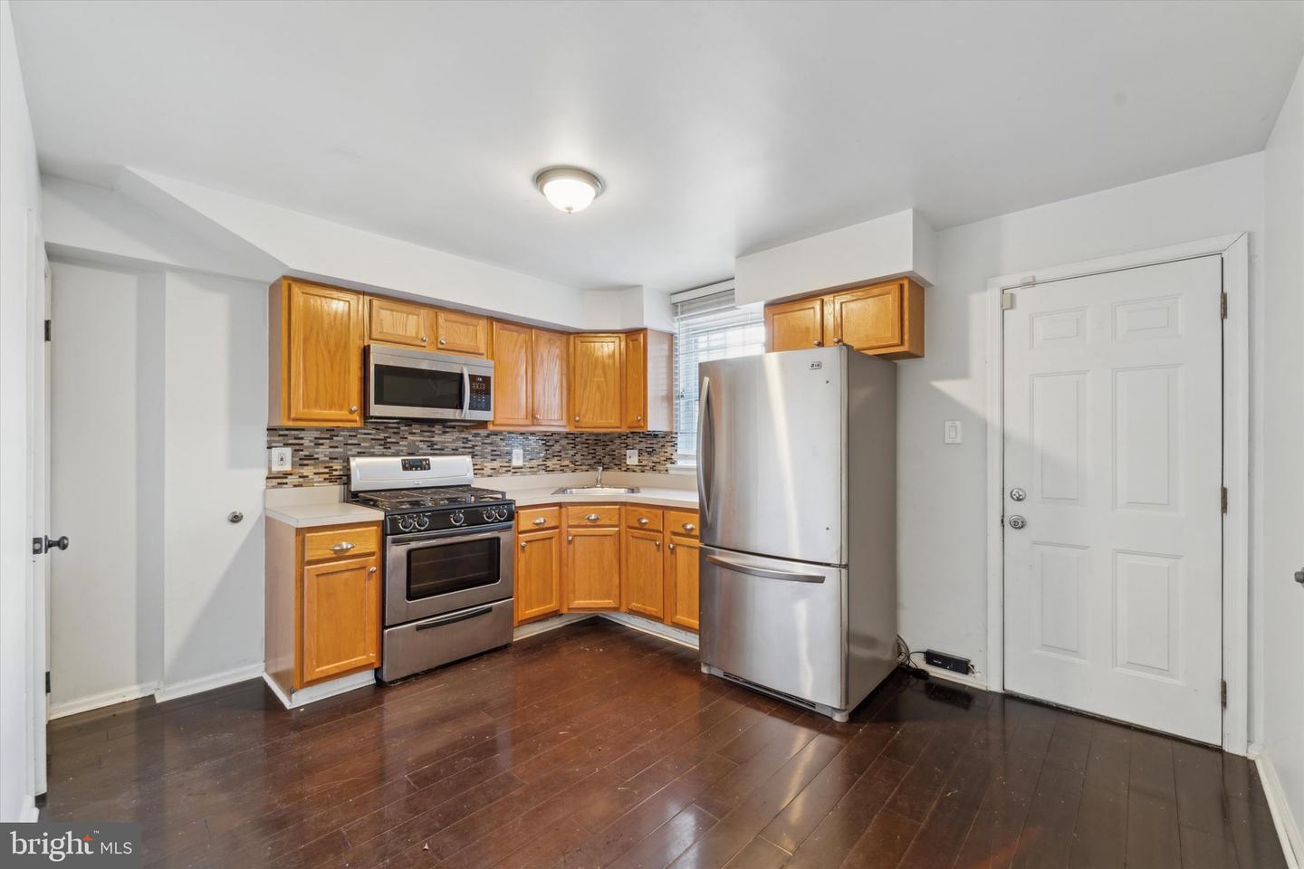 1745 W Thompson St