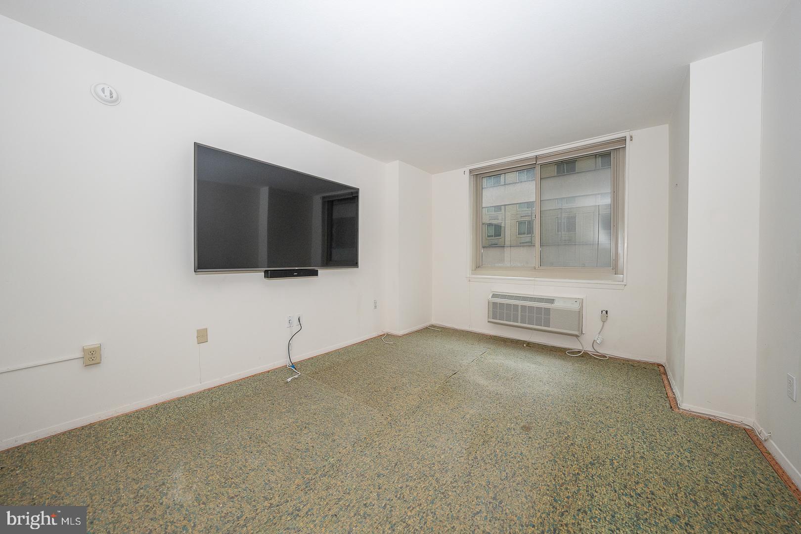 1919 Chestnut St #604