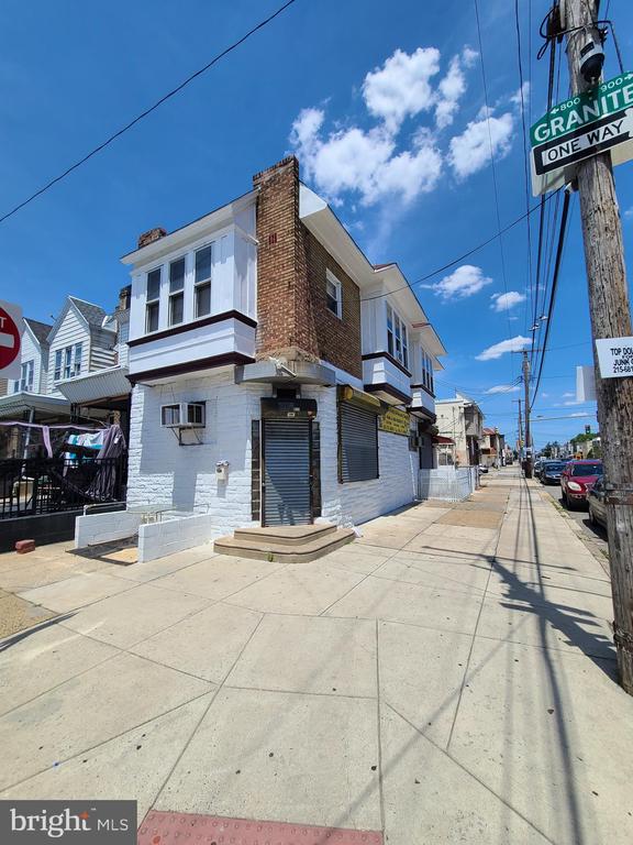 899 Granite St