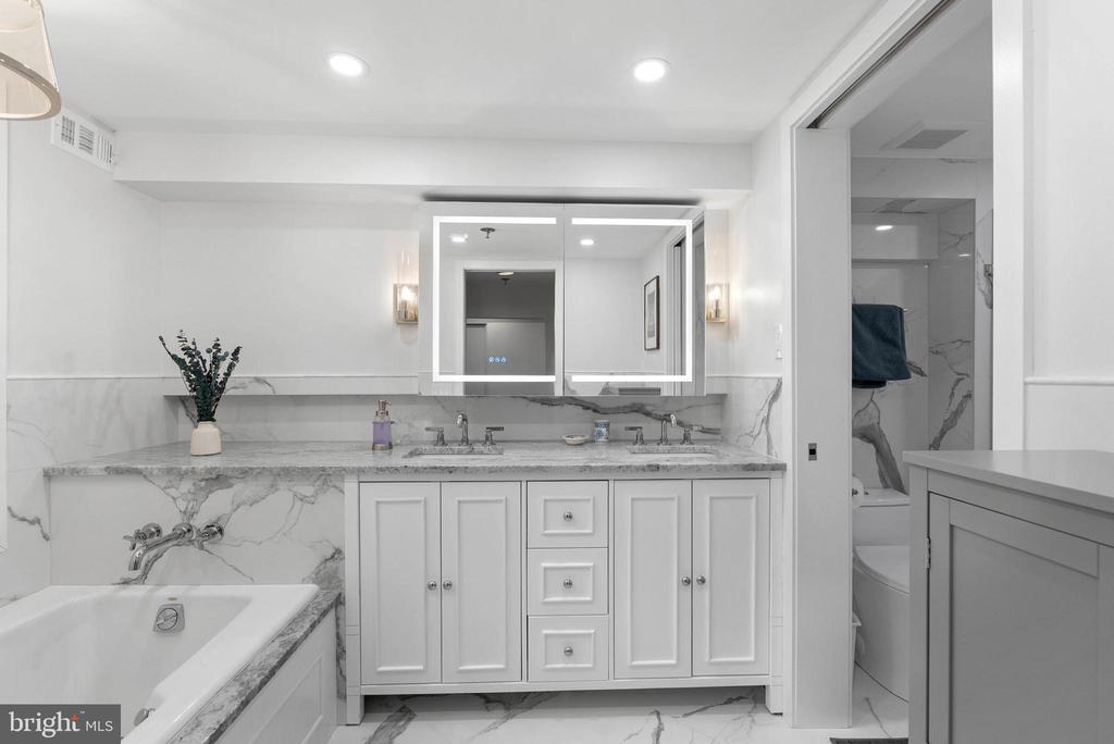 7 N Chris Columbus Blvd #233
