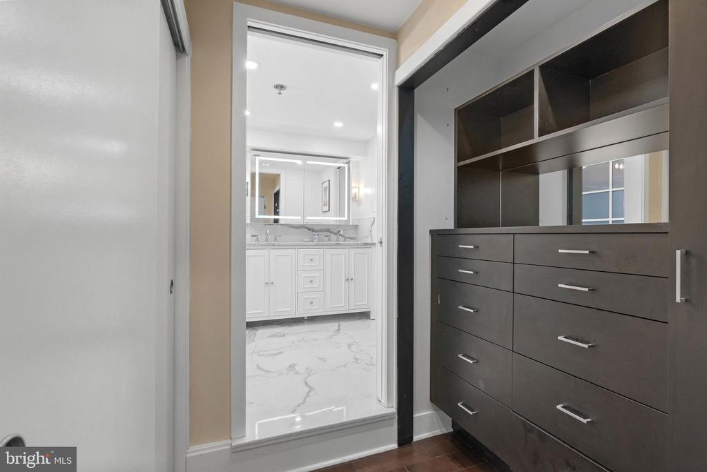 7 N Chris Columbus Blvd #233