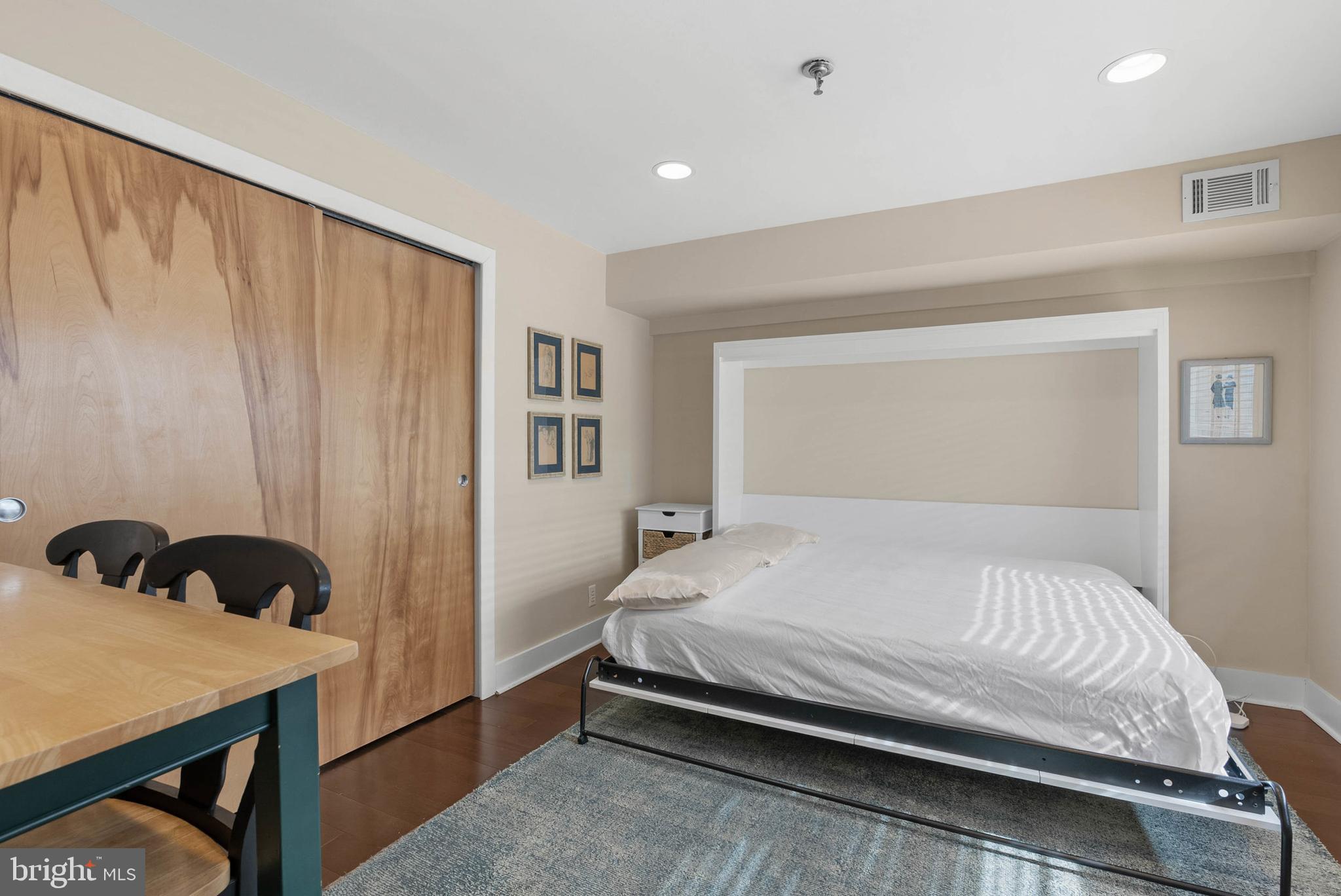 7 N Chris Columbus Blvd #233