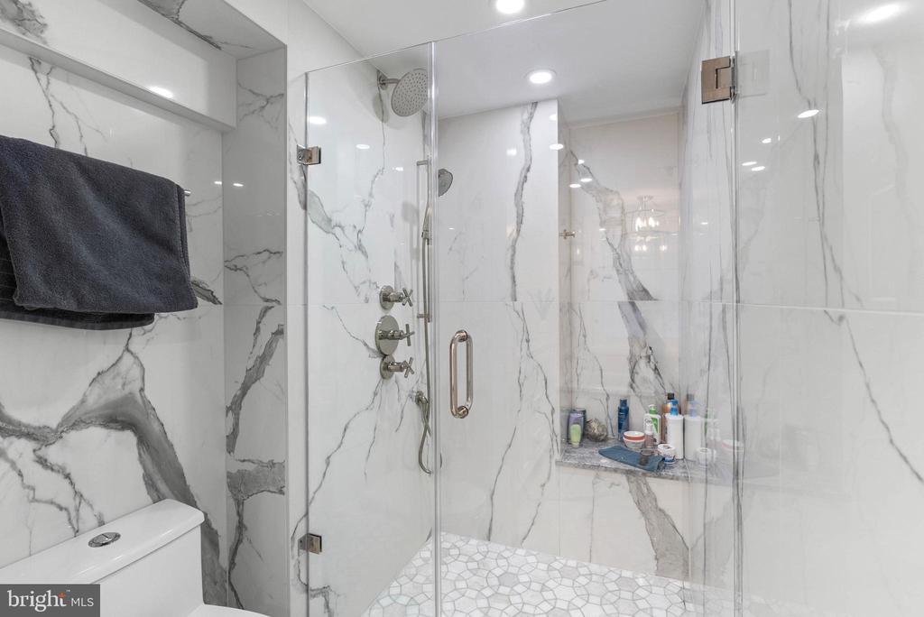 7 N Chris Columbus Blvd #233