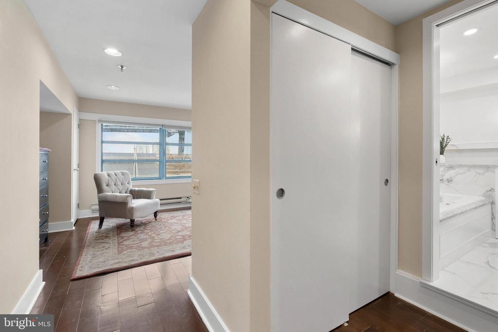 7 N Chris Columbus Blvd #233