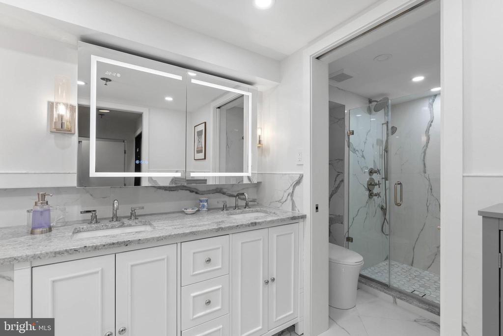 7 N Chris Columbus Blvd #233