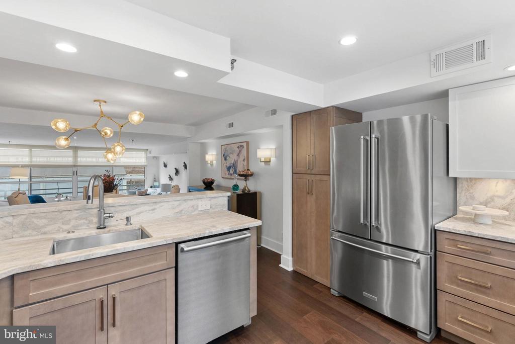 7 N Chris Columbus Blvd #233
