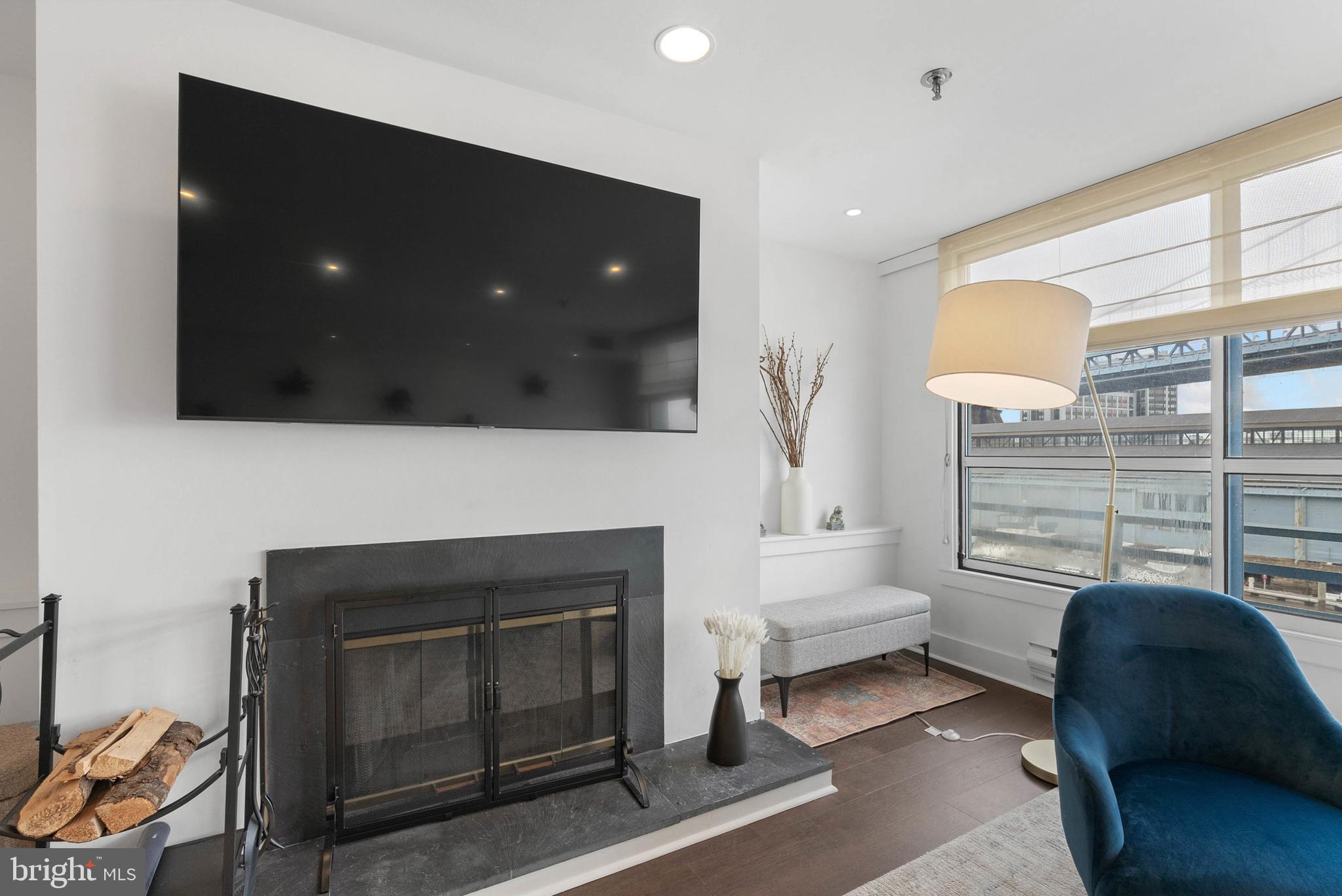 7 N Chris Columbus Blvd #233