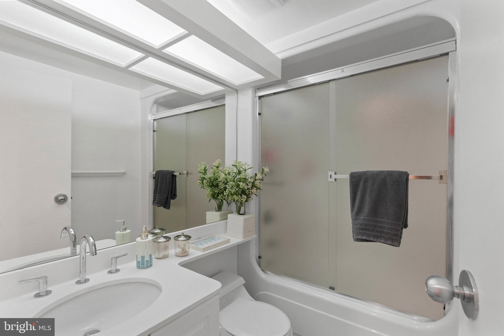 7 N Chris Columbus Blvd #233