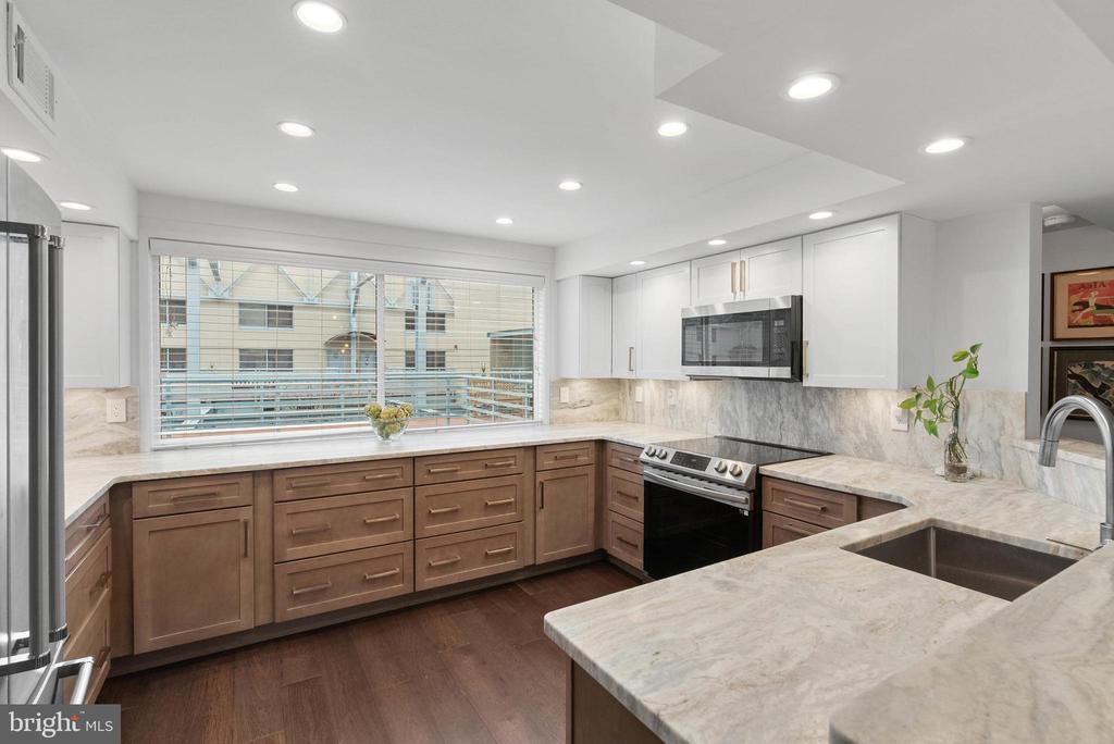 7 N Chris Columbus Blvd #233