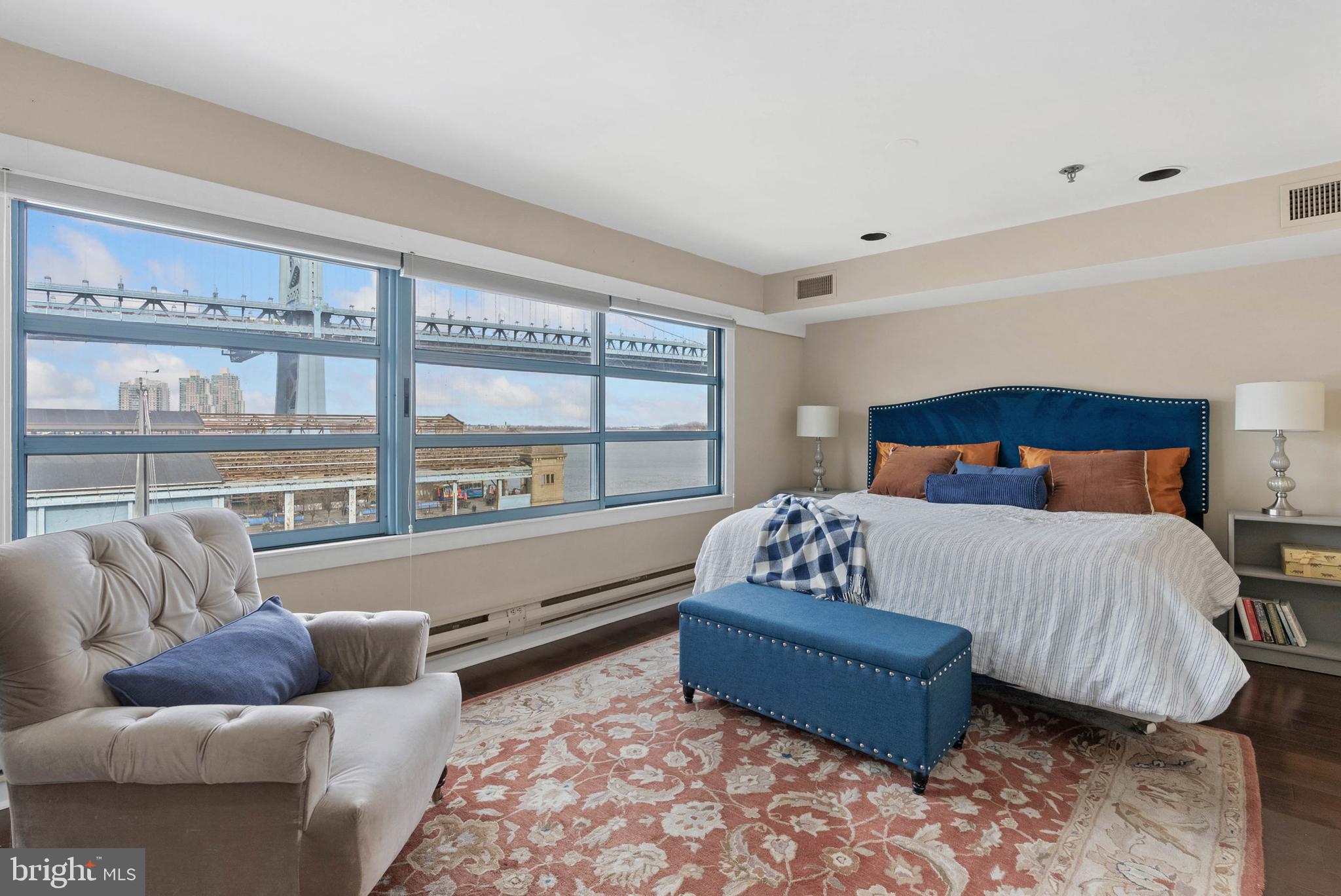 7 N Chris Columbus Blvd #233