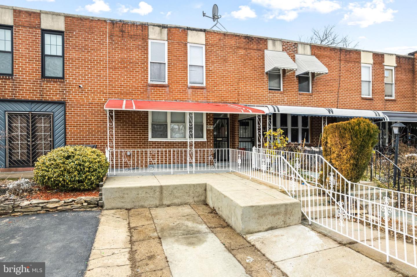 882 N 48th St