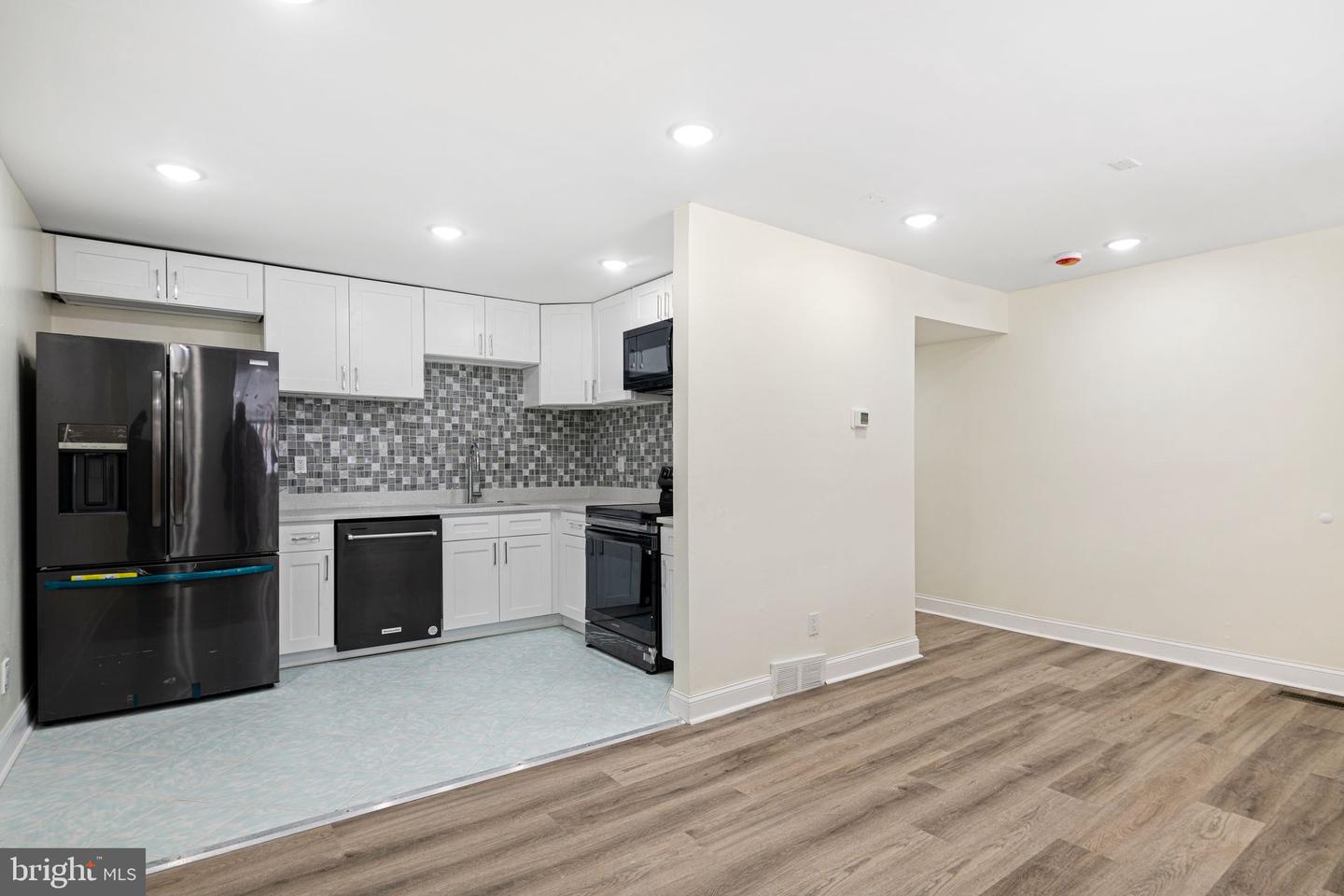 882 N 48th St