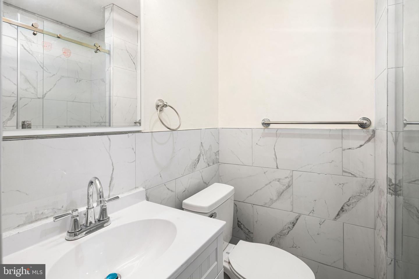 882 N 48th St
