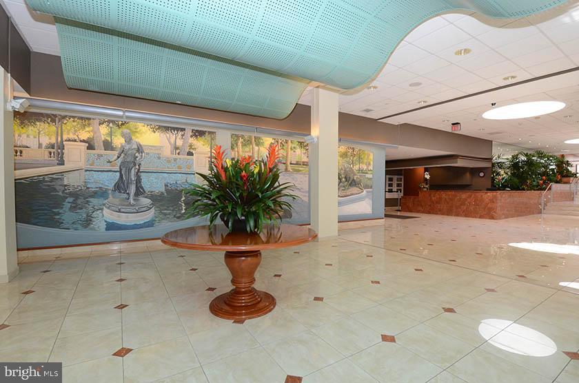 1919 Chestnut St #2423