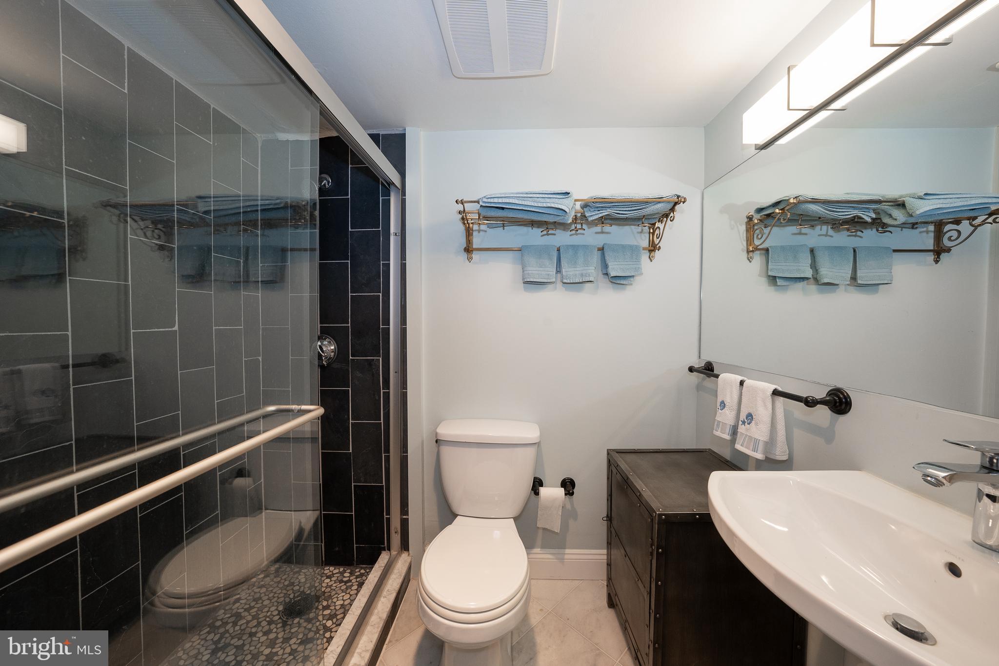 1919 Chestnut St #2423